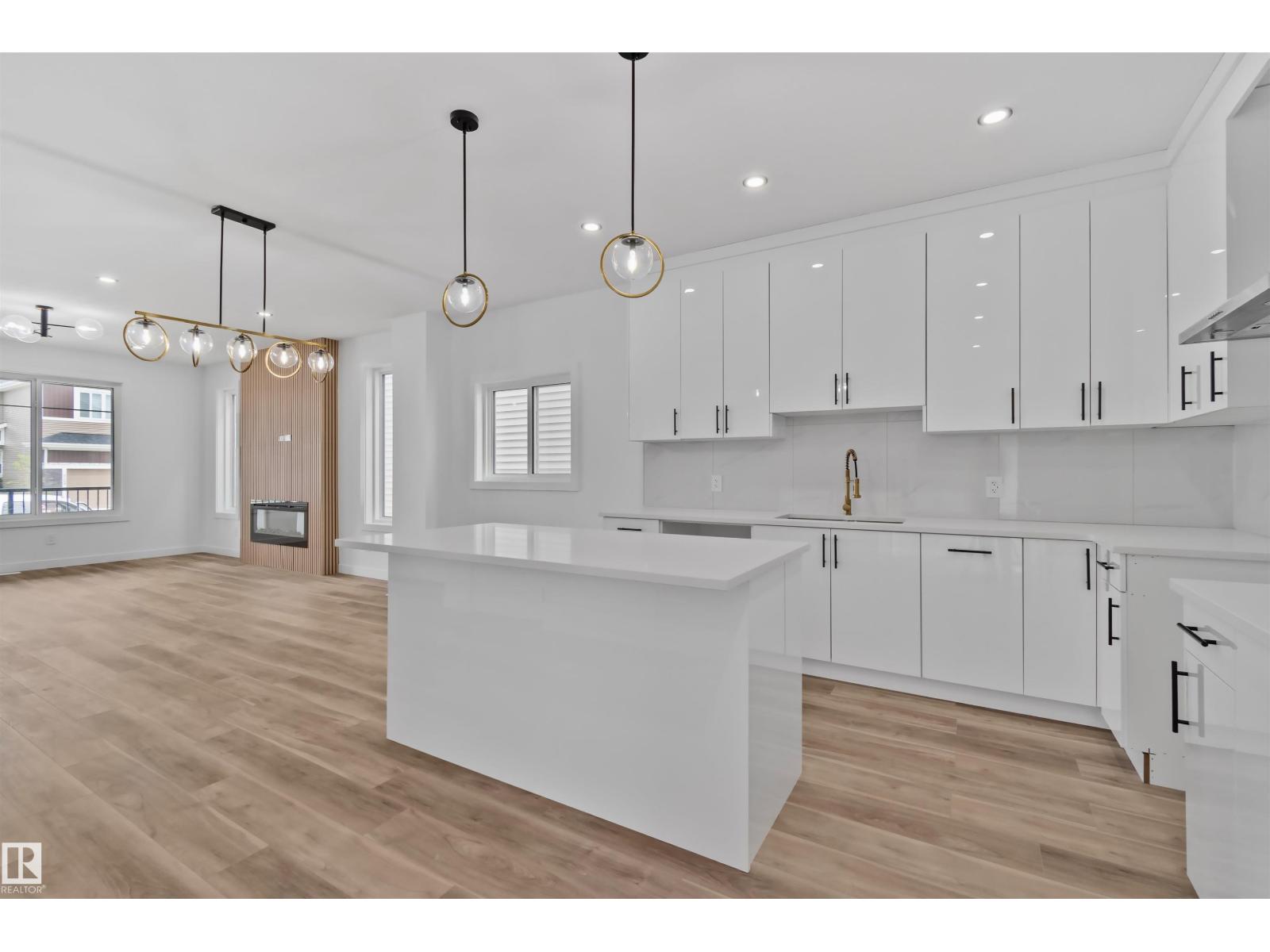 324 ROBERTS WD - Image 12
