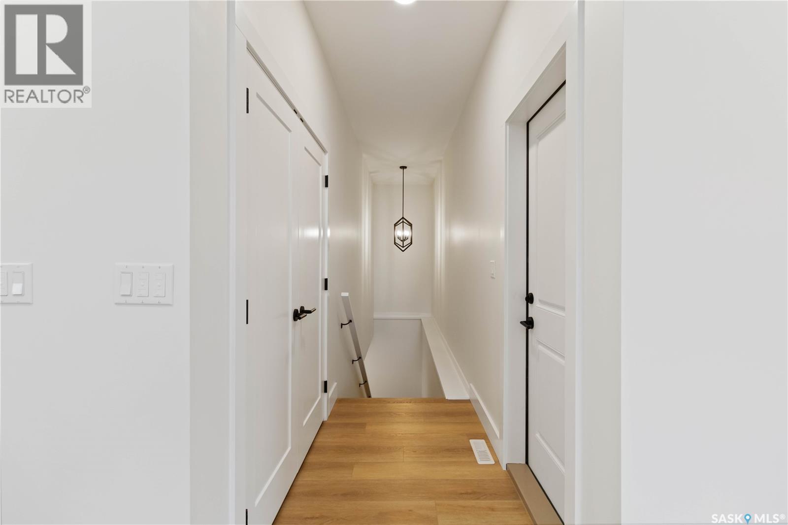 #25 105 Hathway CRESCENT - 10