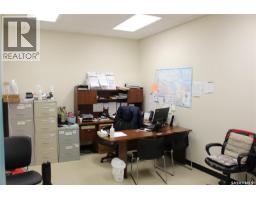 432 Main Street N, Moose Jaw, SK S6H3K2 Photo 6