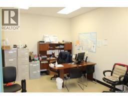 432 Main Street N, Moose Jaw, SK S6H3K2 Photo 7