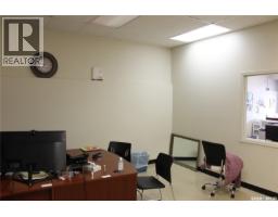 432 Main Street N, Moose Jaw, SK S6H3K2 Photo 8