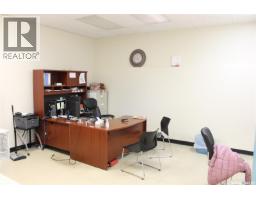 432 Main Street N, Moose Jaw, SK S6H3K2 Photo 9