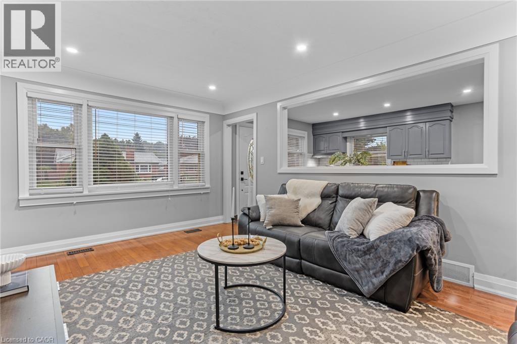 62 RANDALL Avenue - 10