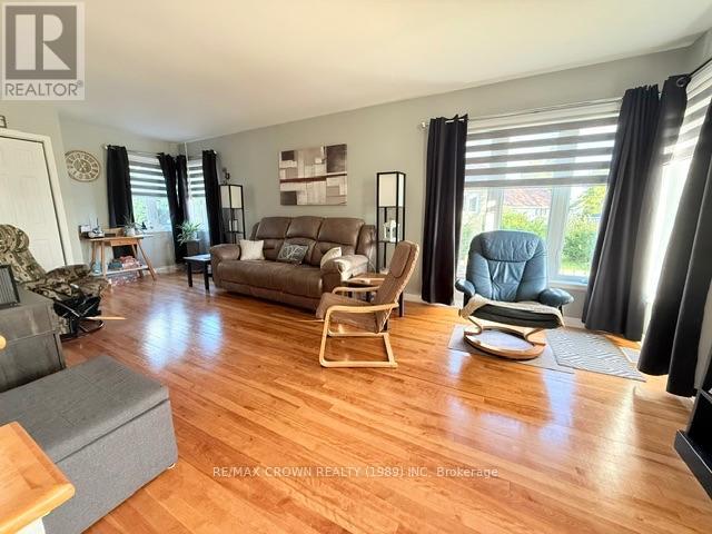 13 OAK STREET - Image 18