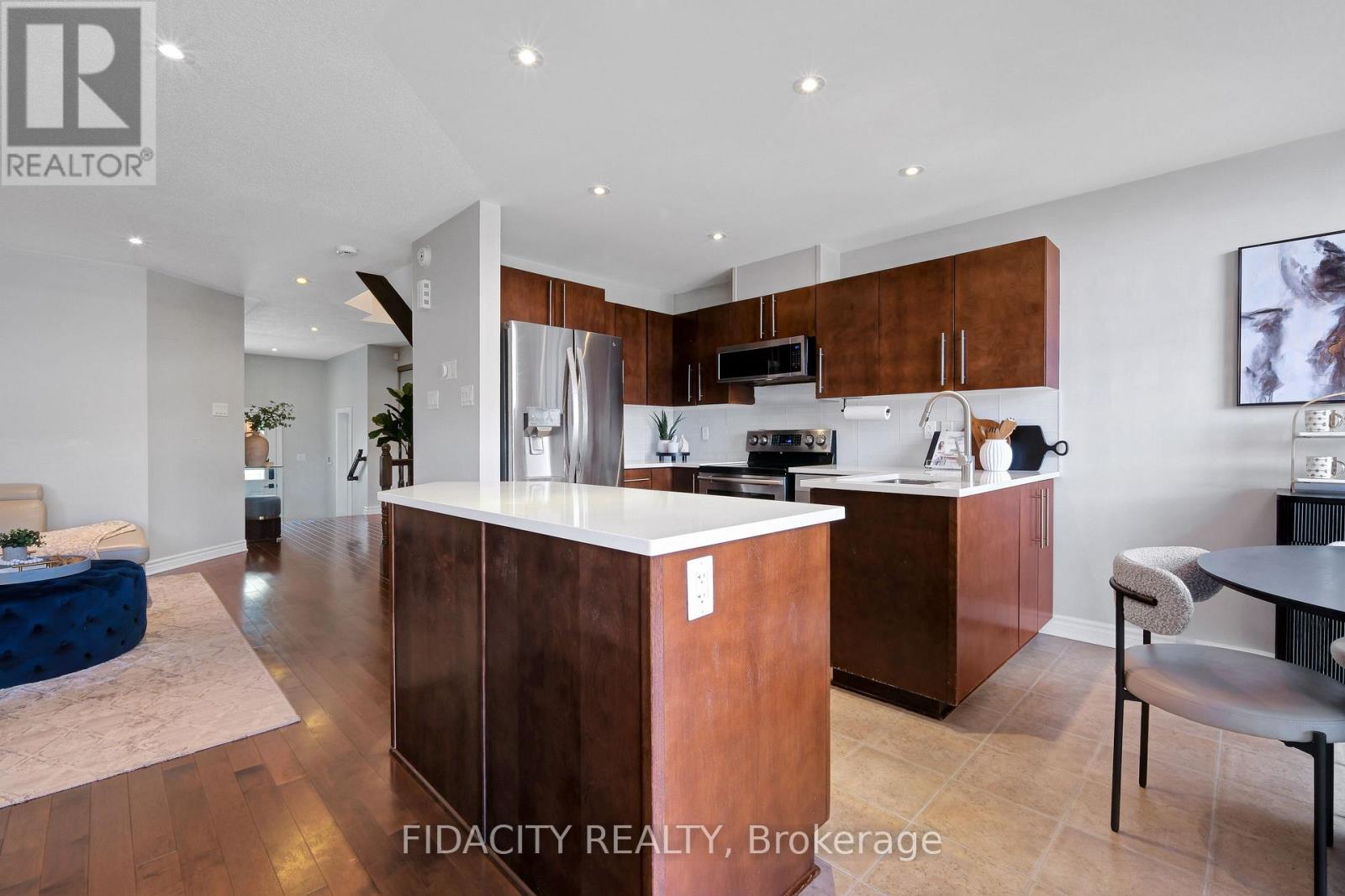380 GOLDENBROOK WAY - Image 9