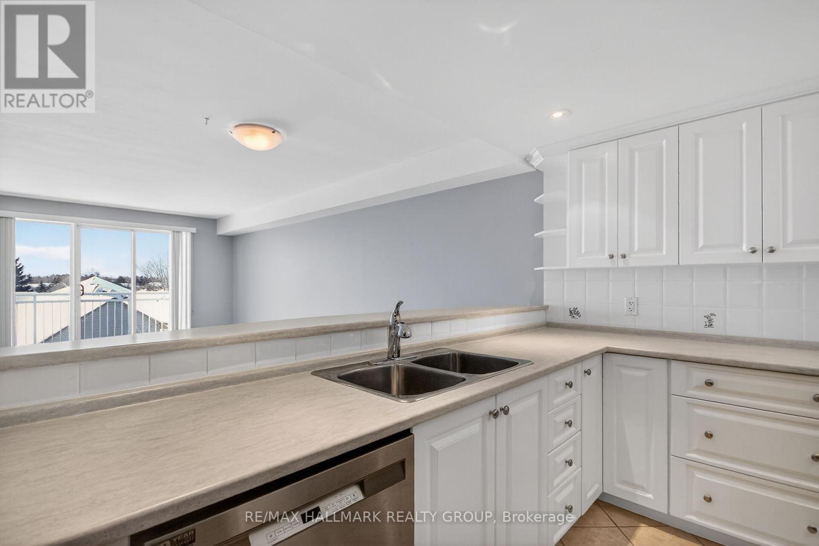 #2B 51 ROBSON COURT - 20