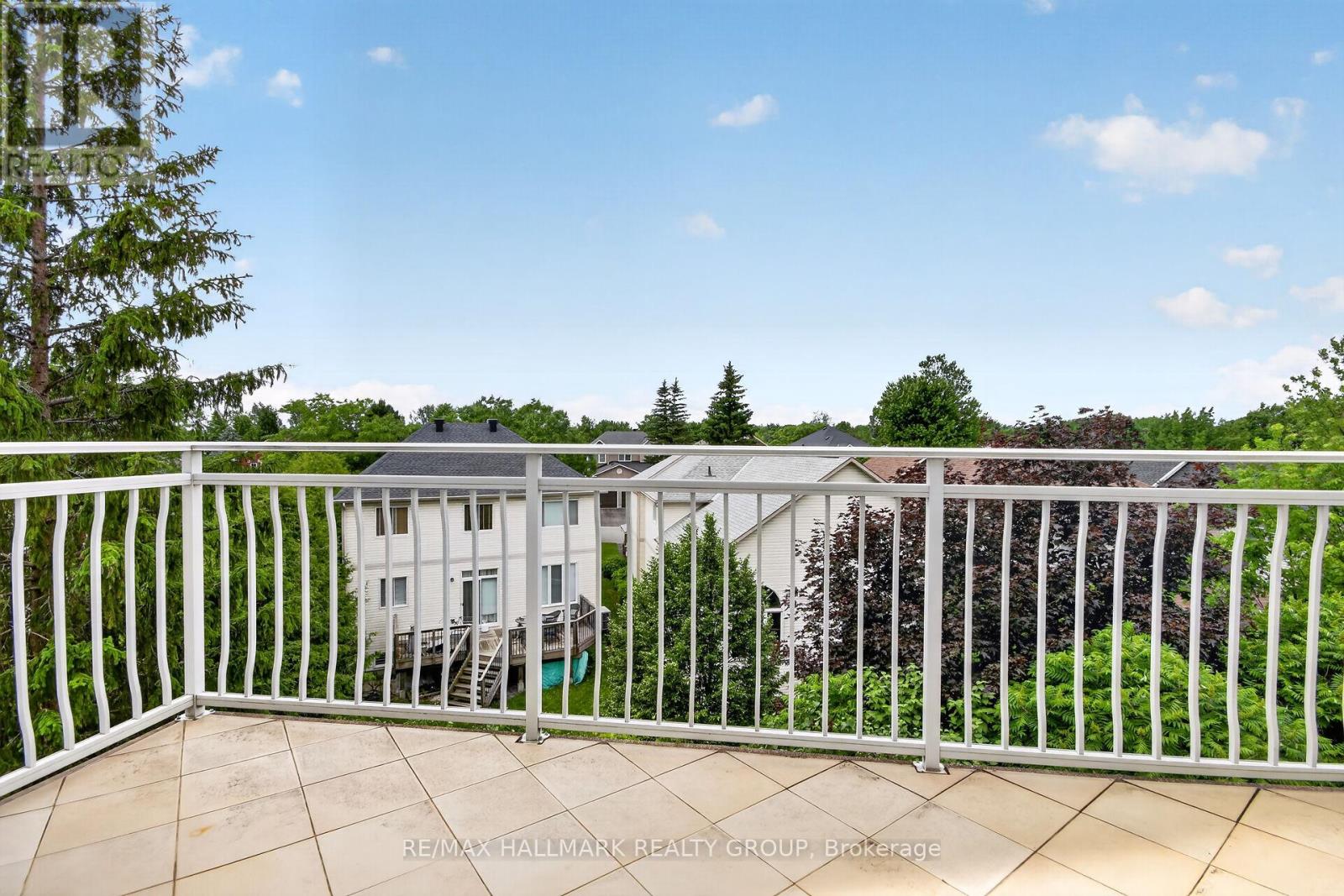 #2B 51 ROBSON COURT - 32