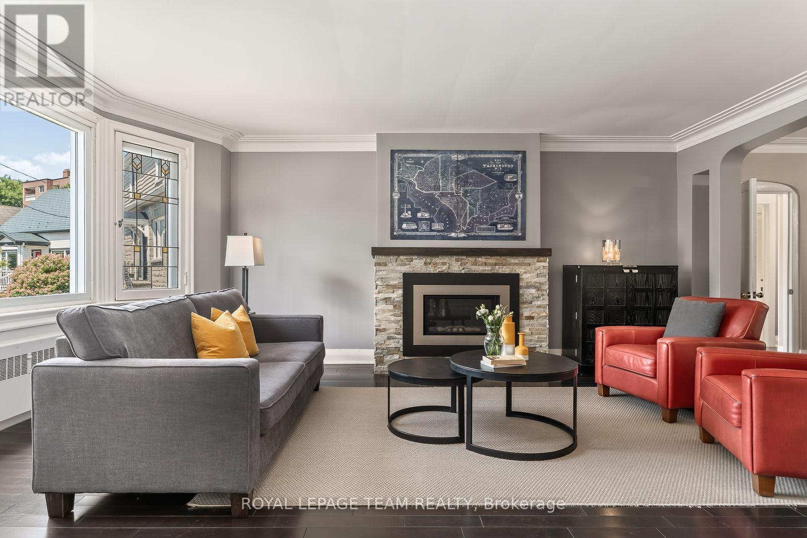 111 IVY CRESCENT - 2