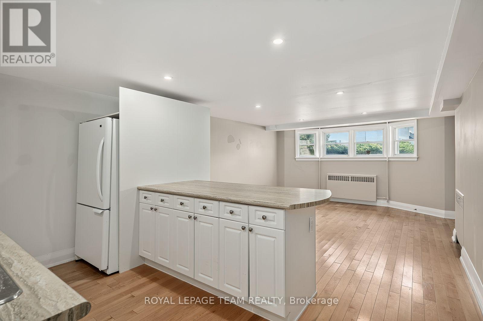 111 IVY CRESCENT - 34