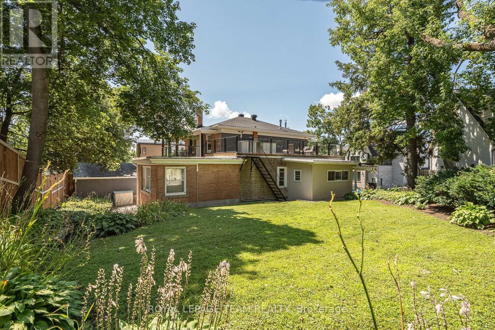 111 IVY CRESCENT - 40
