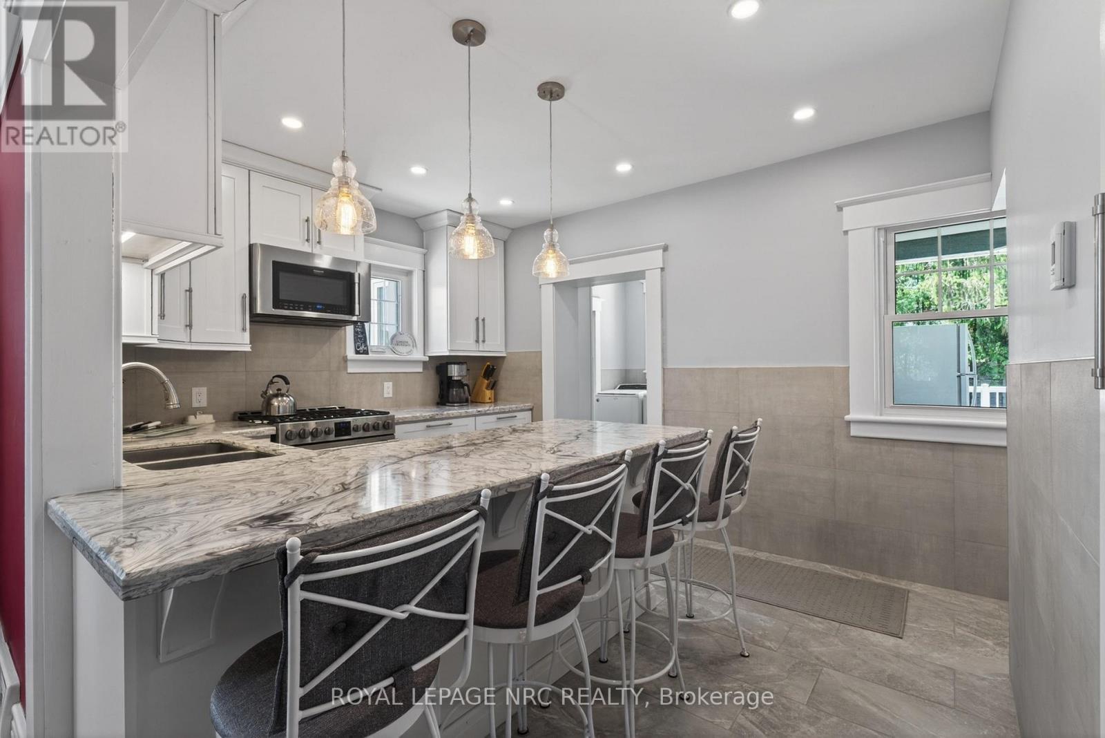 260 MAIN STREET E - 21