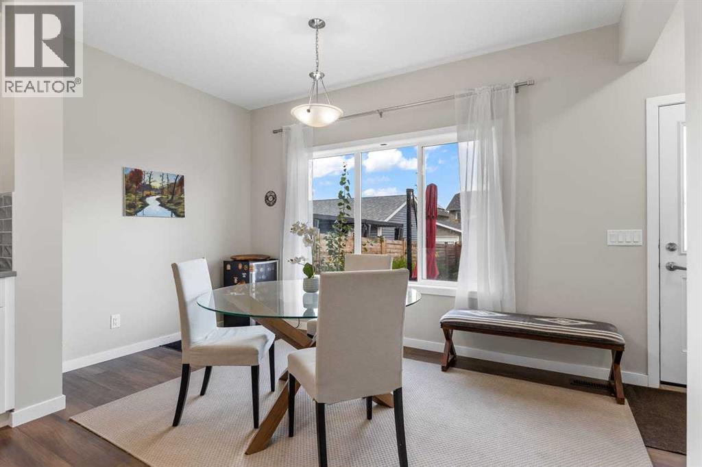 111 Hillcrest Close SW - 13