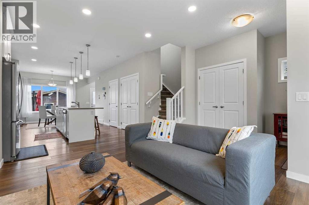 111 Hillcrest Close SW - 7
