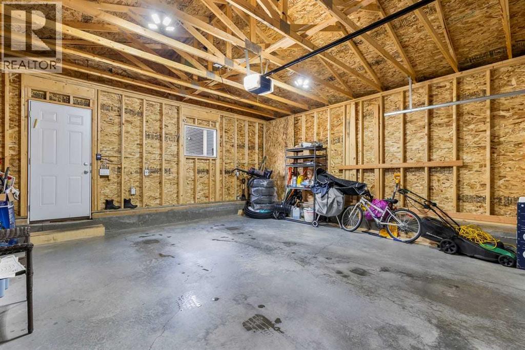 111 Hillcrest Close SW - 36