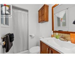 Full bathroom - 4671 Fordham Road, Kelowna, BC V1W1P1 Photo 14