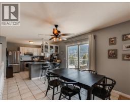 Living room - 3701 9th Avenue, Castlegar, BC V1N3T3 Photo 11