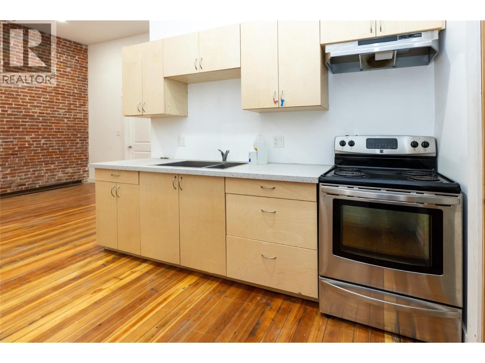  302 Copper Avenue South, Greenwood - Image 1