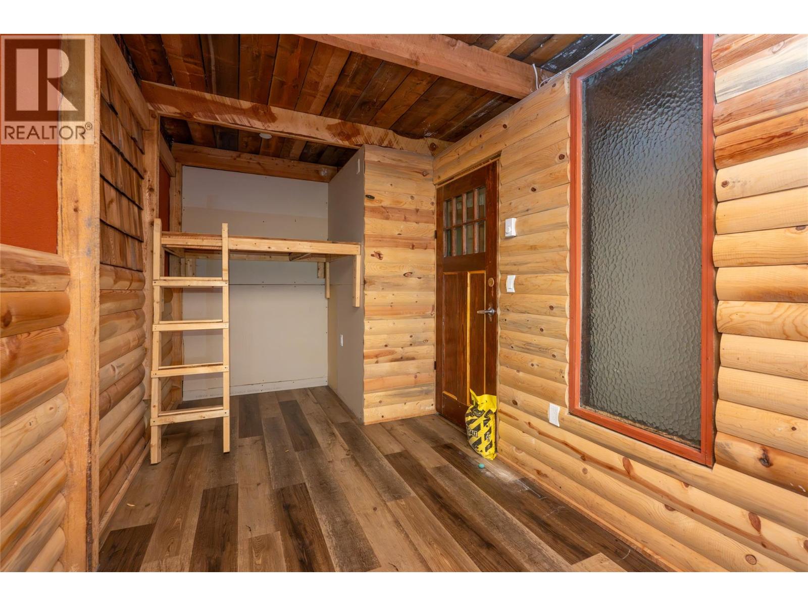  302 Copper Avenue South, Greenwood - Image 1