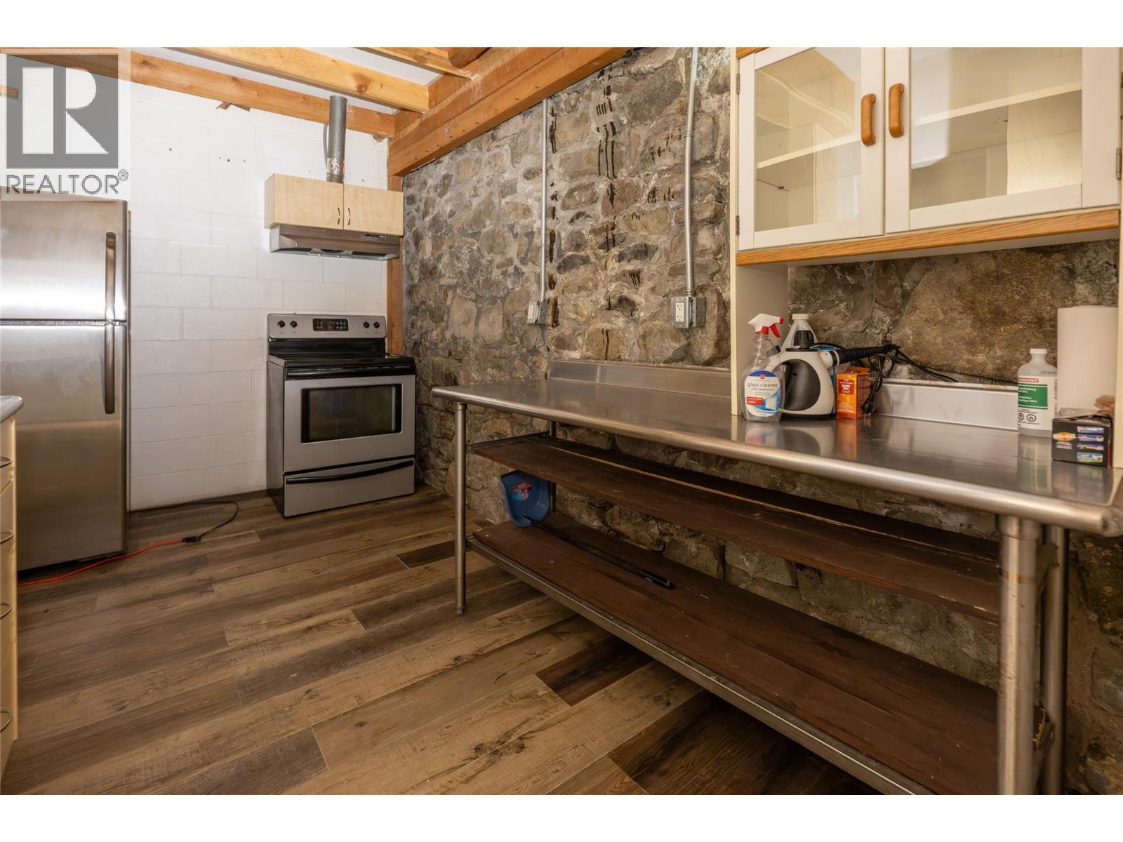  302 Copper Avenue South, Greenwood - Image 1
