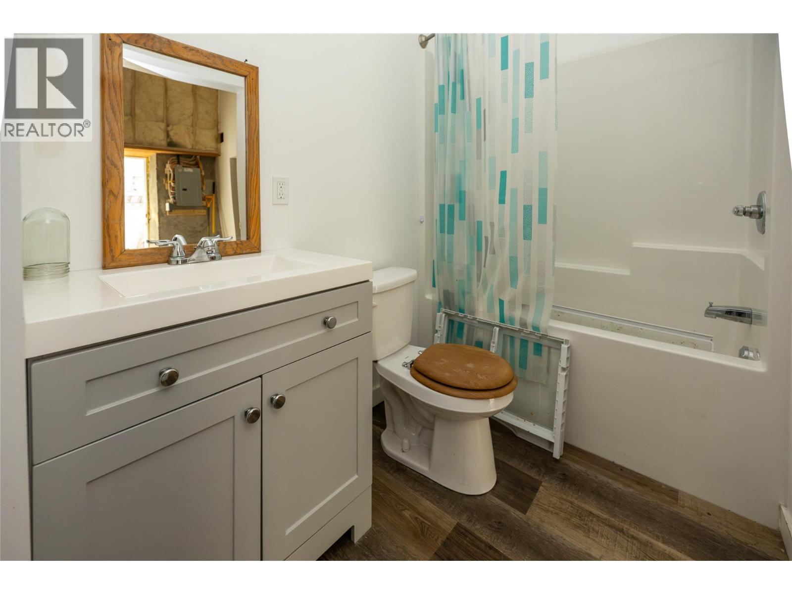  302 Copper Avenue South, Greenwood - Image 1