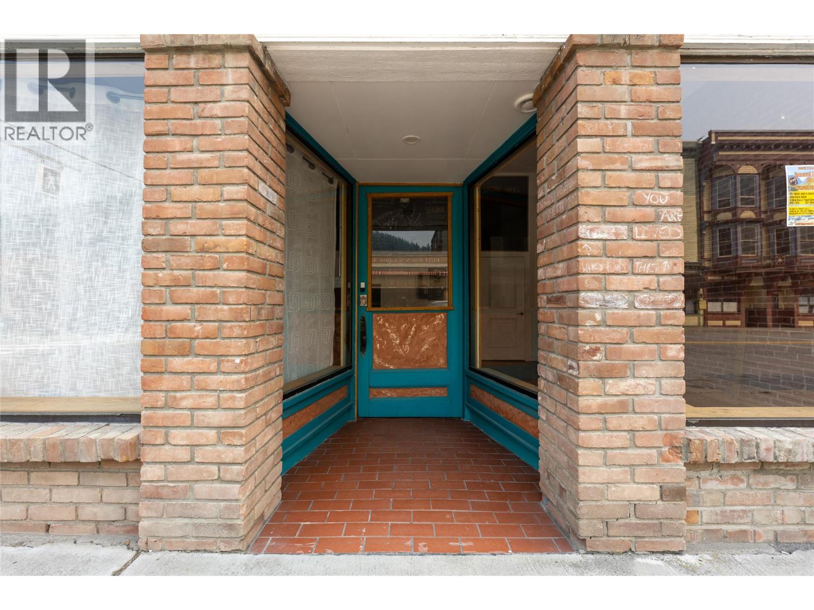  302 Copper Avenue South, Greenwood - Image 1