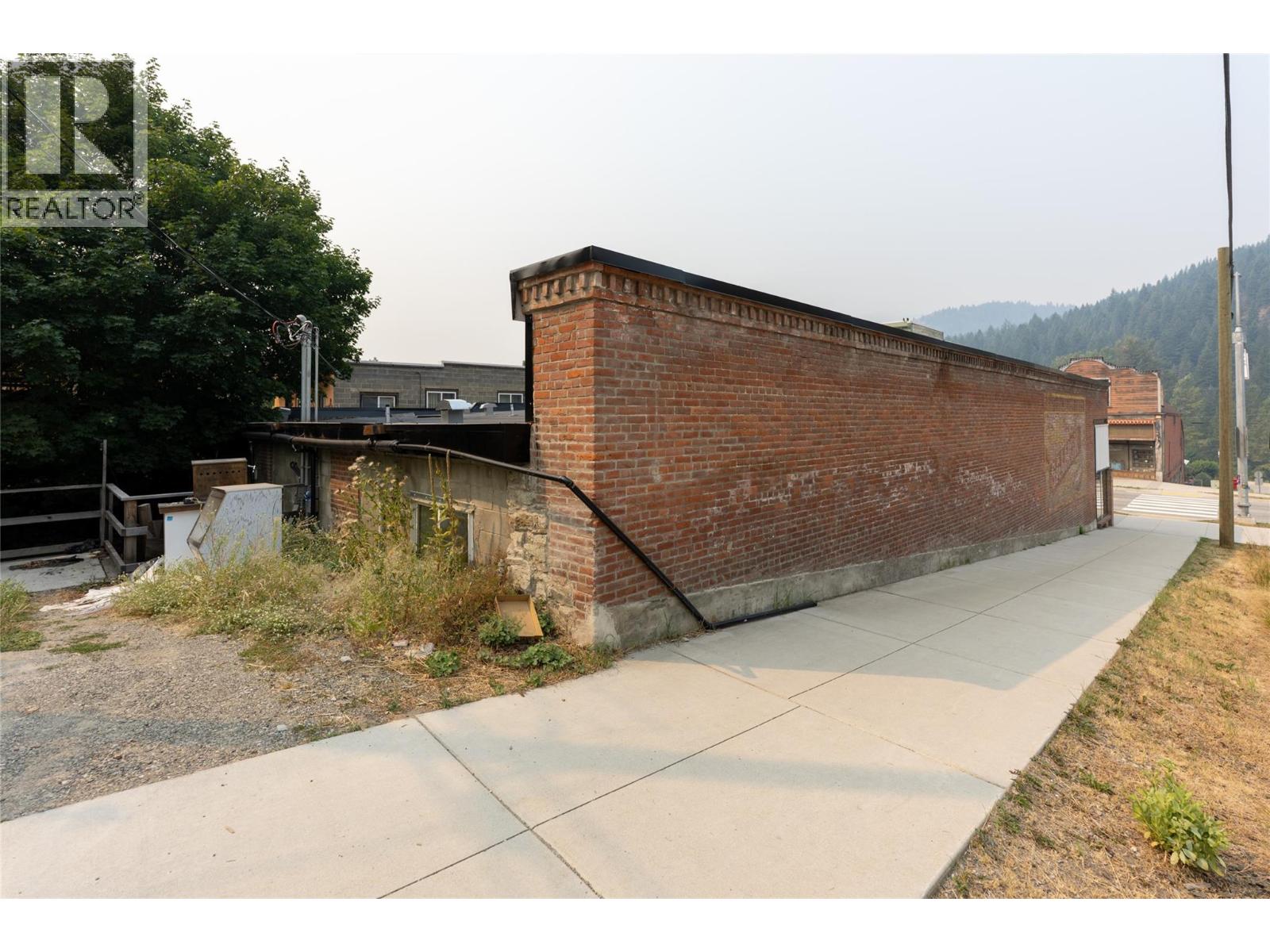  302 Copper Avenue South, Greenwood - Image 1