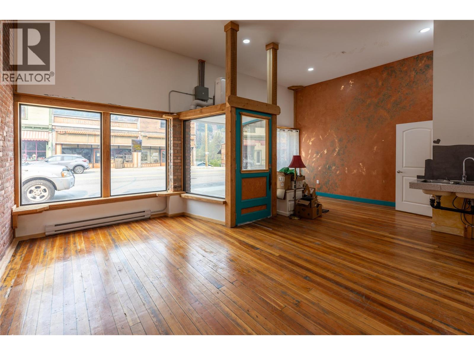  302 Copper Avenue South, Greenwood - Image 1