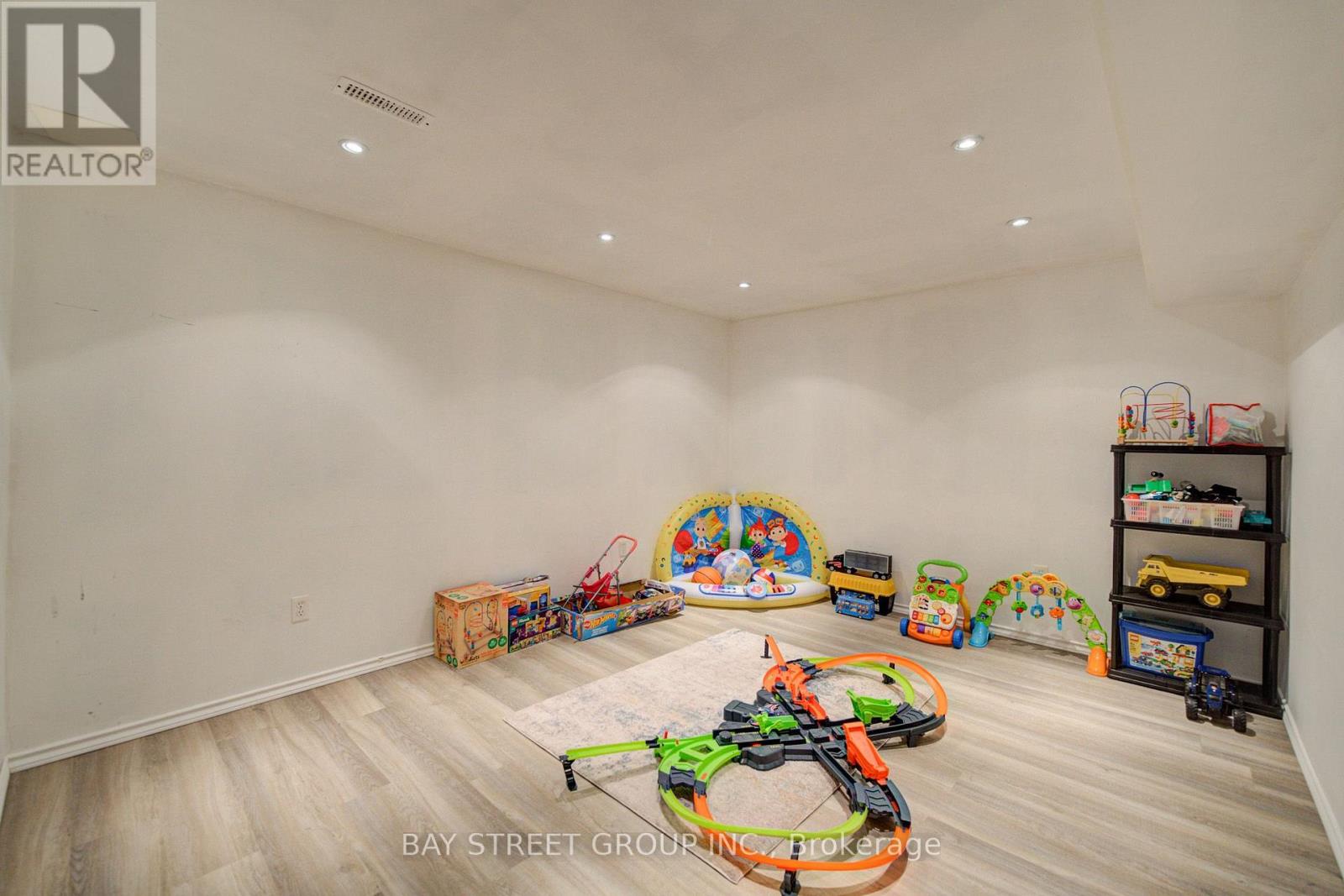 10 HEMINGFORD PLACE - Image 33