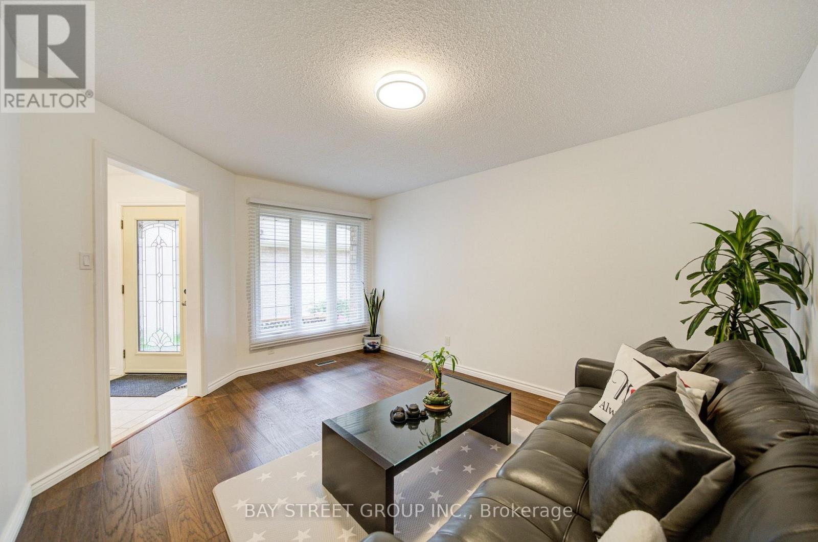 10 HEMINGFORD PLACE - Image 8