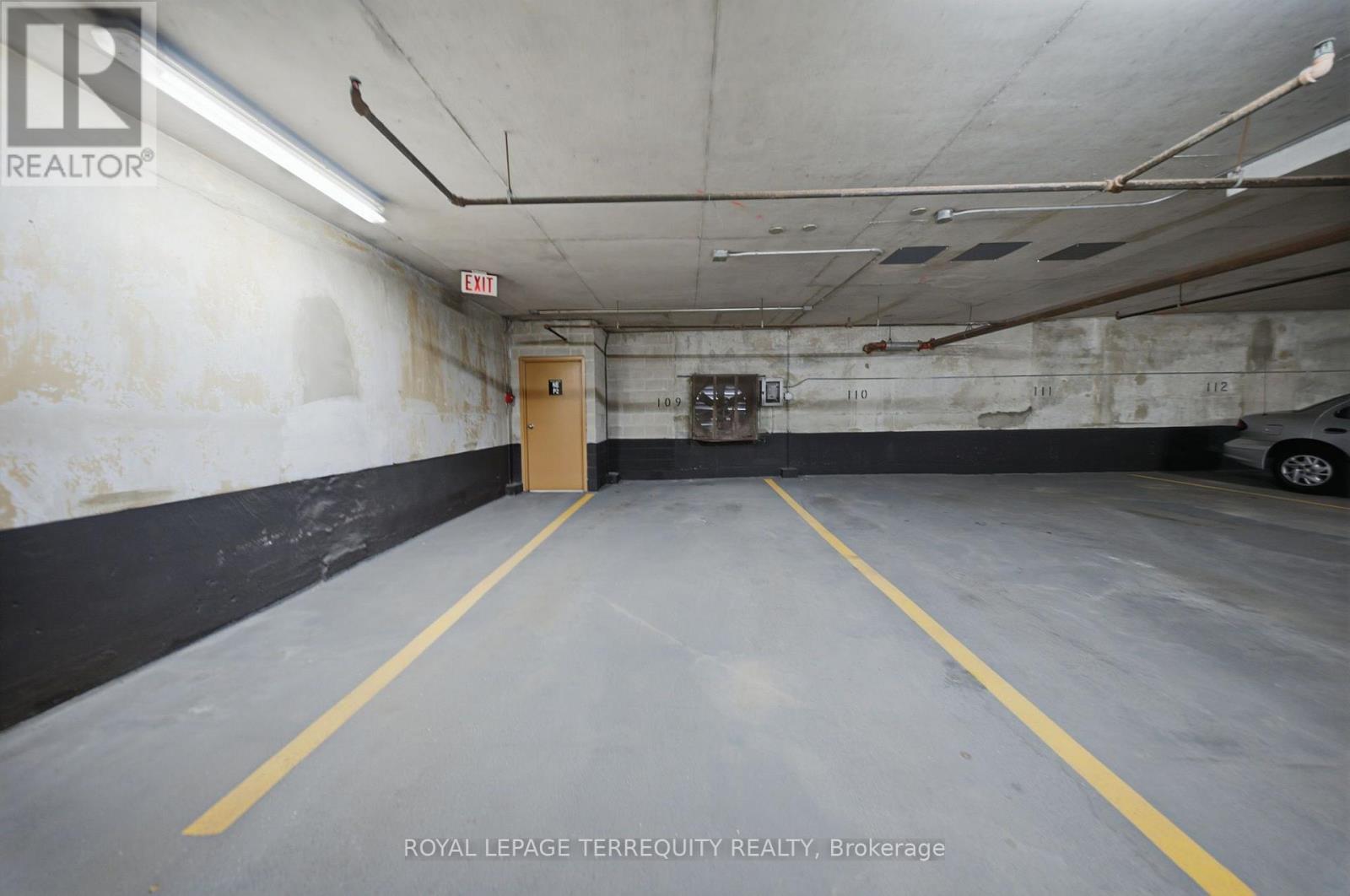 #606 711 ROSSLAND ROAD E - Image 23
