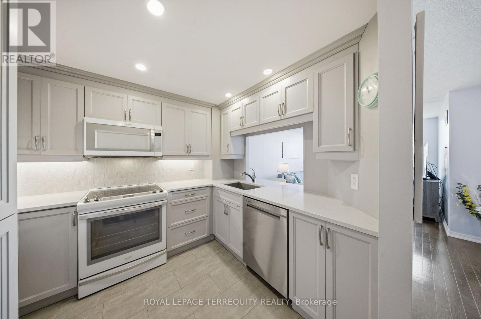 #606 711 ROSSLAND ROAD E - Image 5