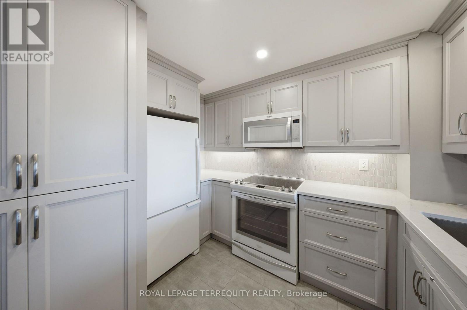 #606 711 ROSSLAND ROAD E - Image 7
