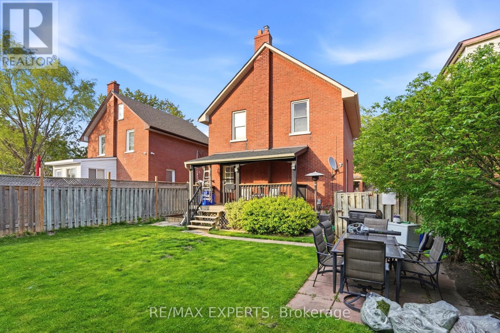 18 ROWE STREET - 32