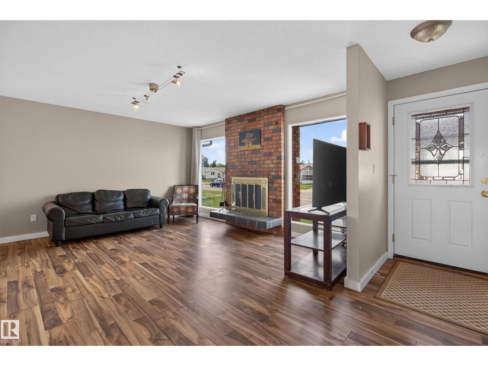 15231 117 ST NW - 5