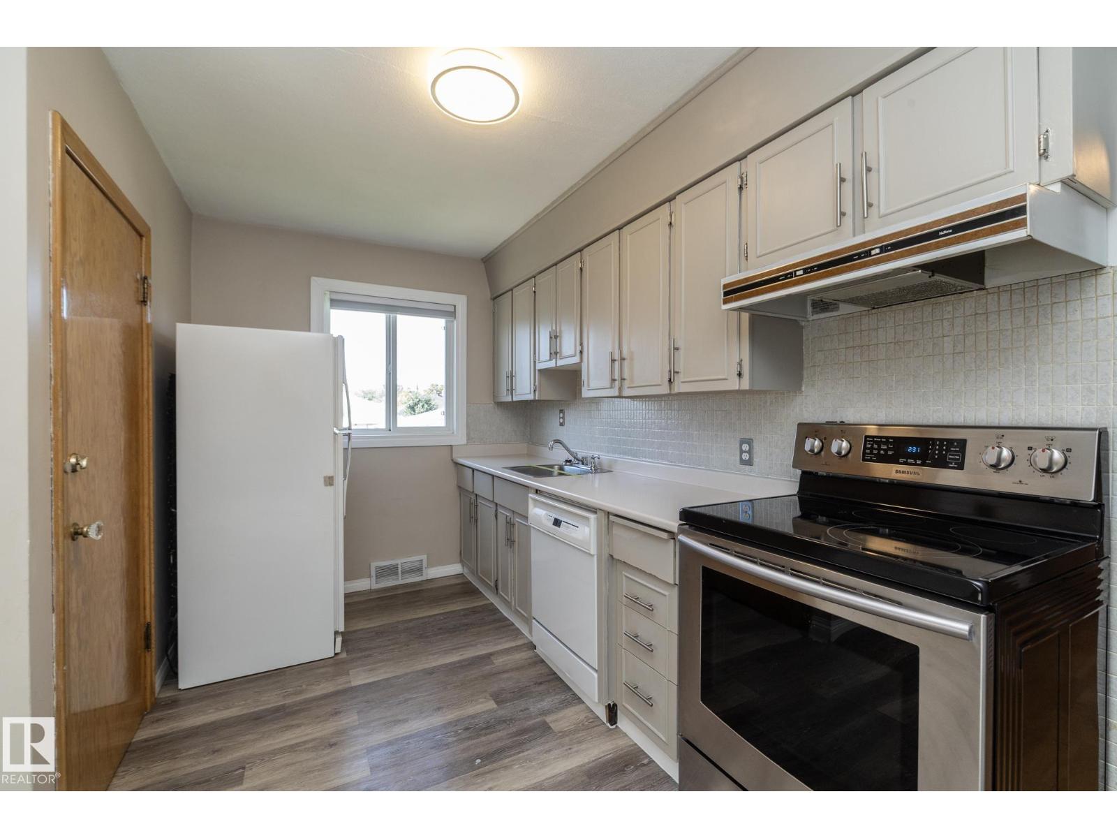 12322 94 ST NW - Image 20