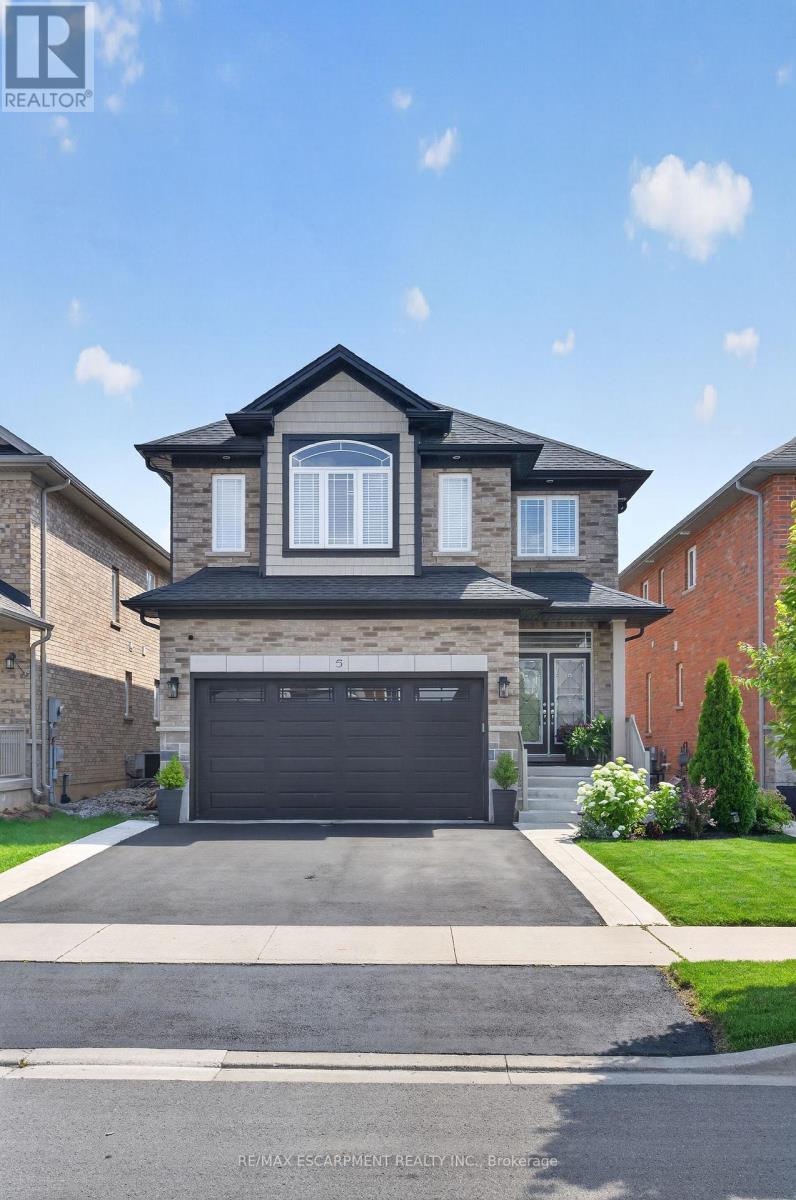 5 NARBONNE CRESCENT - 2