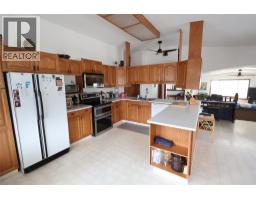 Kitchen - 302 5th Street Nw, Nakusp, BC V0G1R0 Photo 6