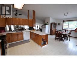 Full bathroom - 302 5th Street Nw, Nakusp, BC V0G1R0 Photo 8