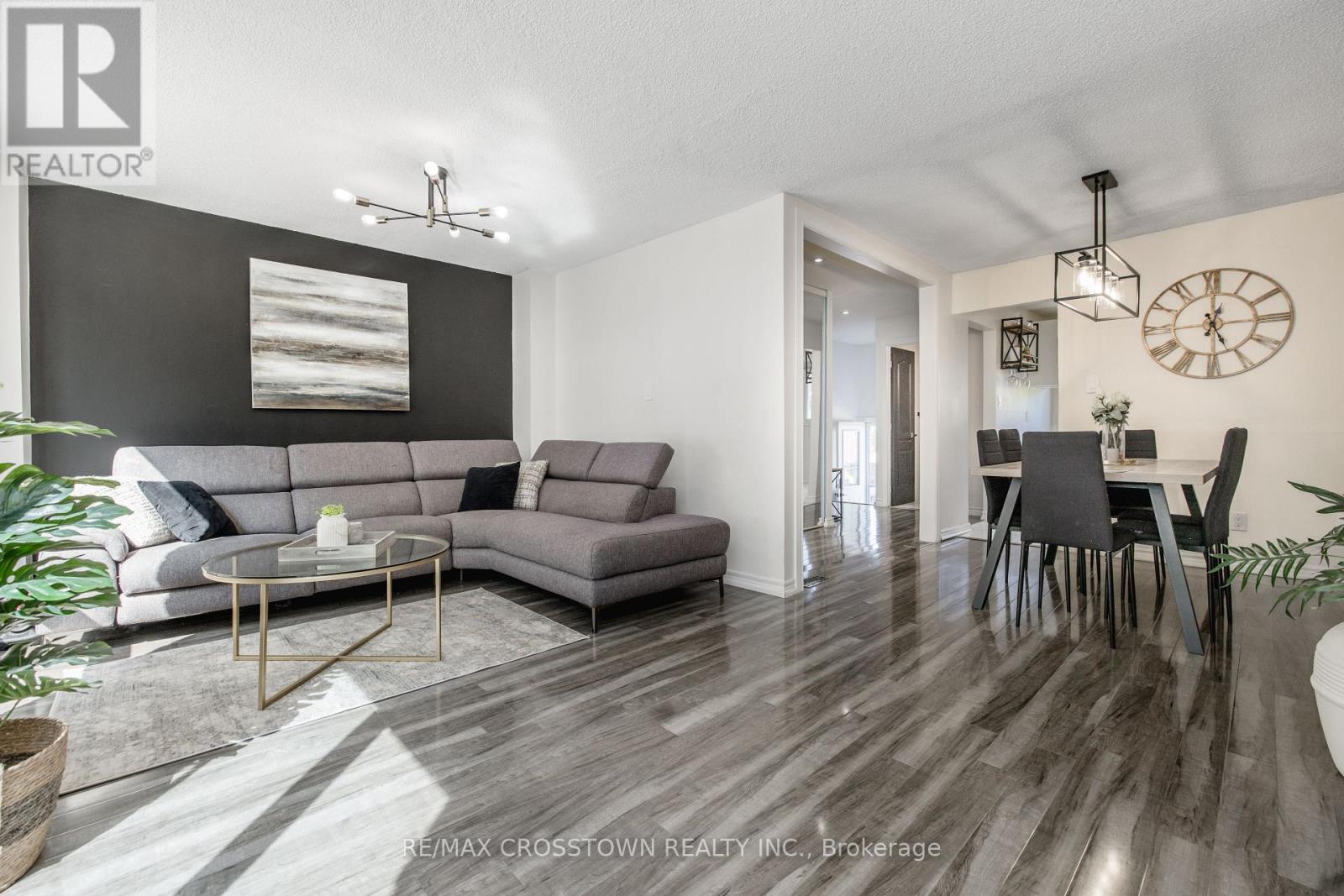 #32 52 ADELAIDE STREET - Image 17