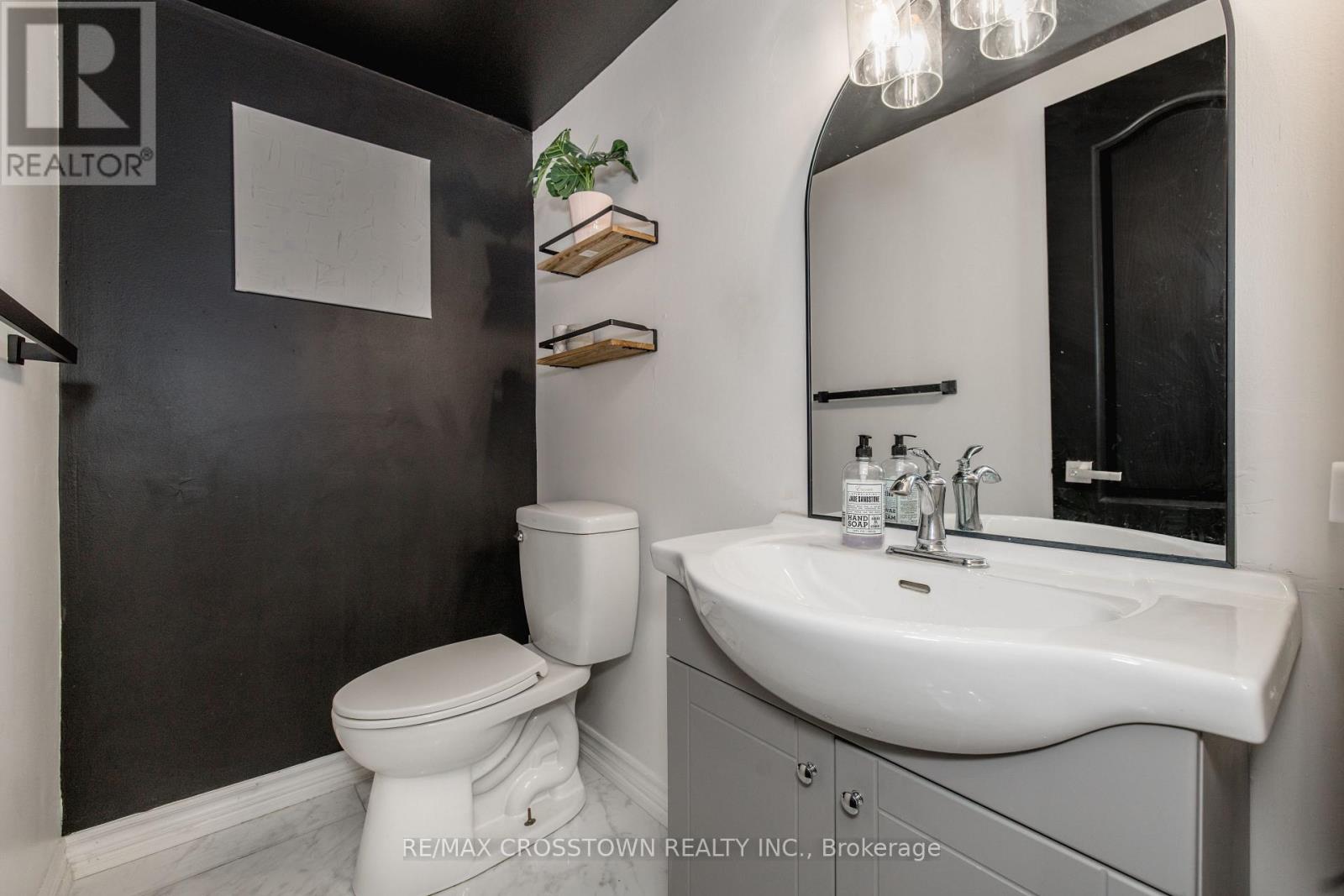 #32 52 ADELAIDE STREET - Image 20