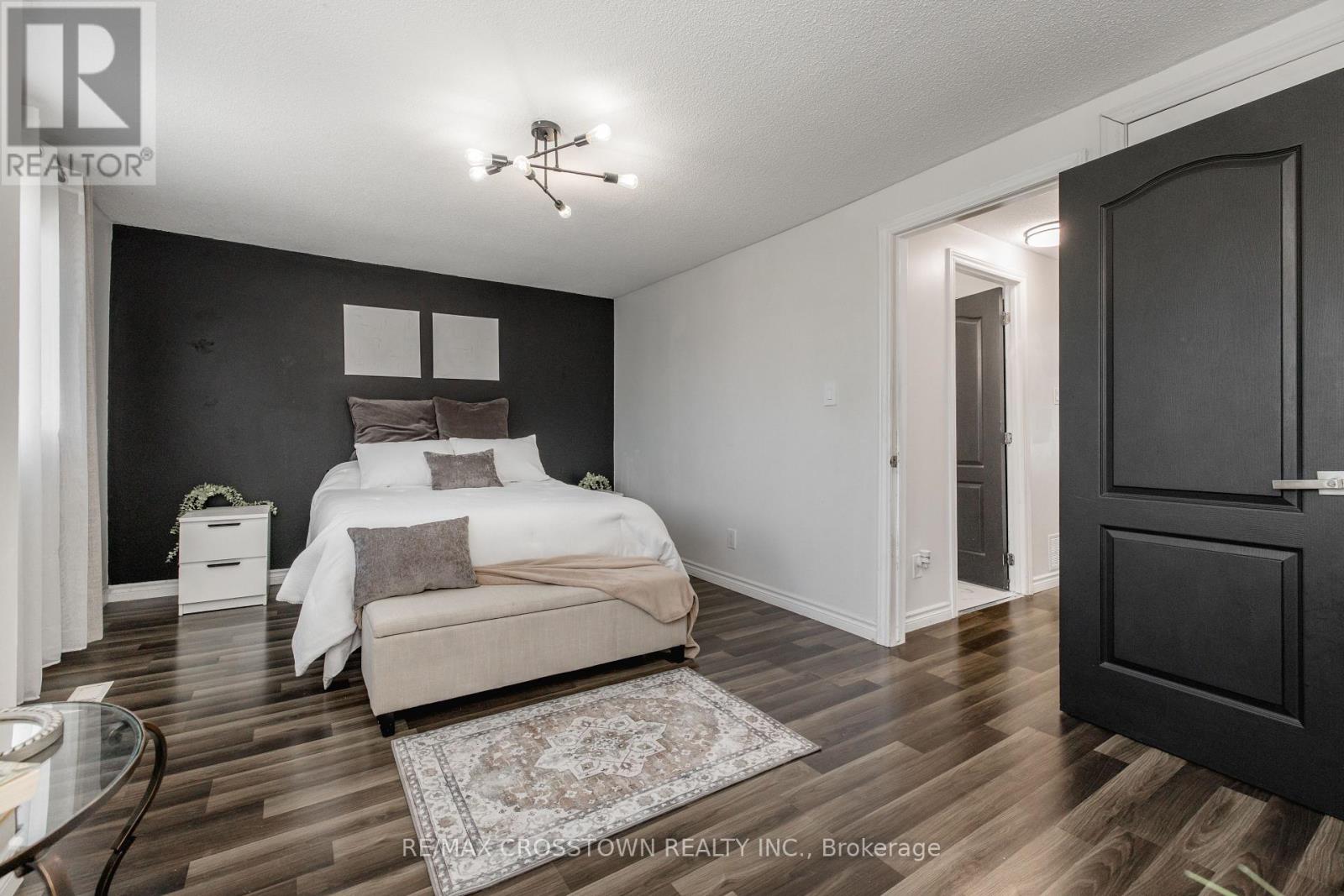 #32 52 ADELAIDE STREET - Image 26