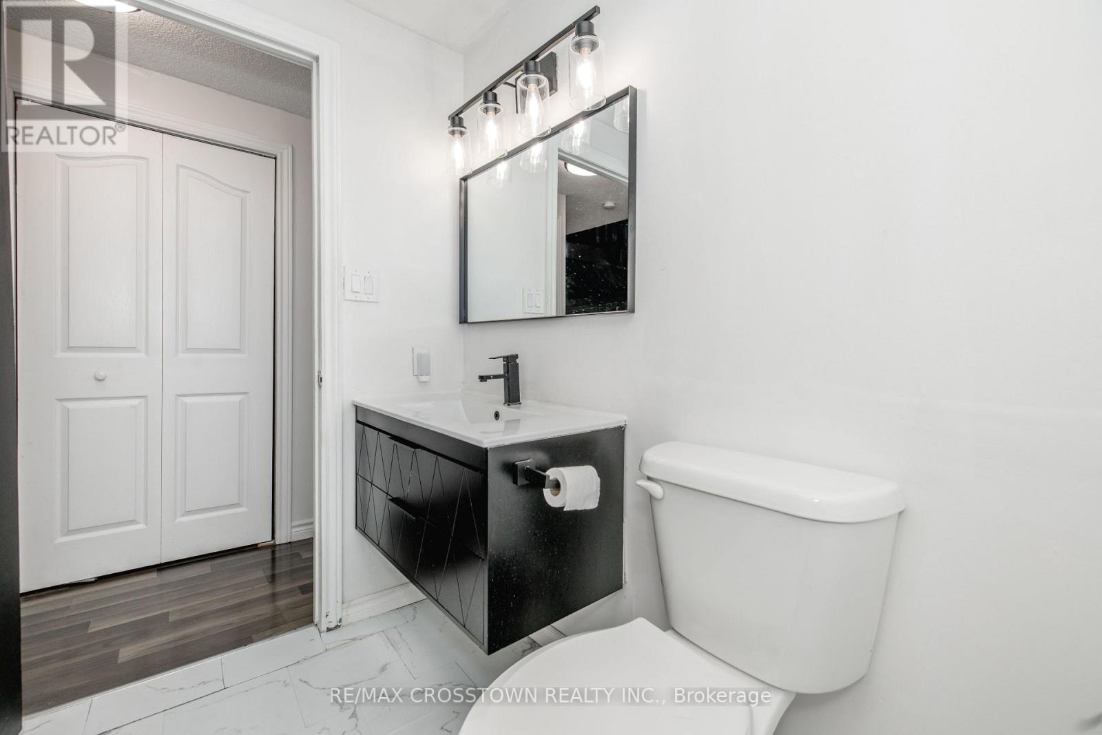 #32 52 ADELAIDE STREET - Image 29