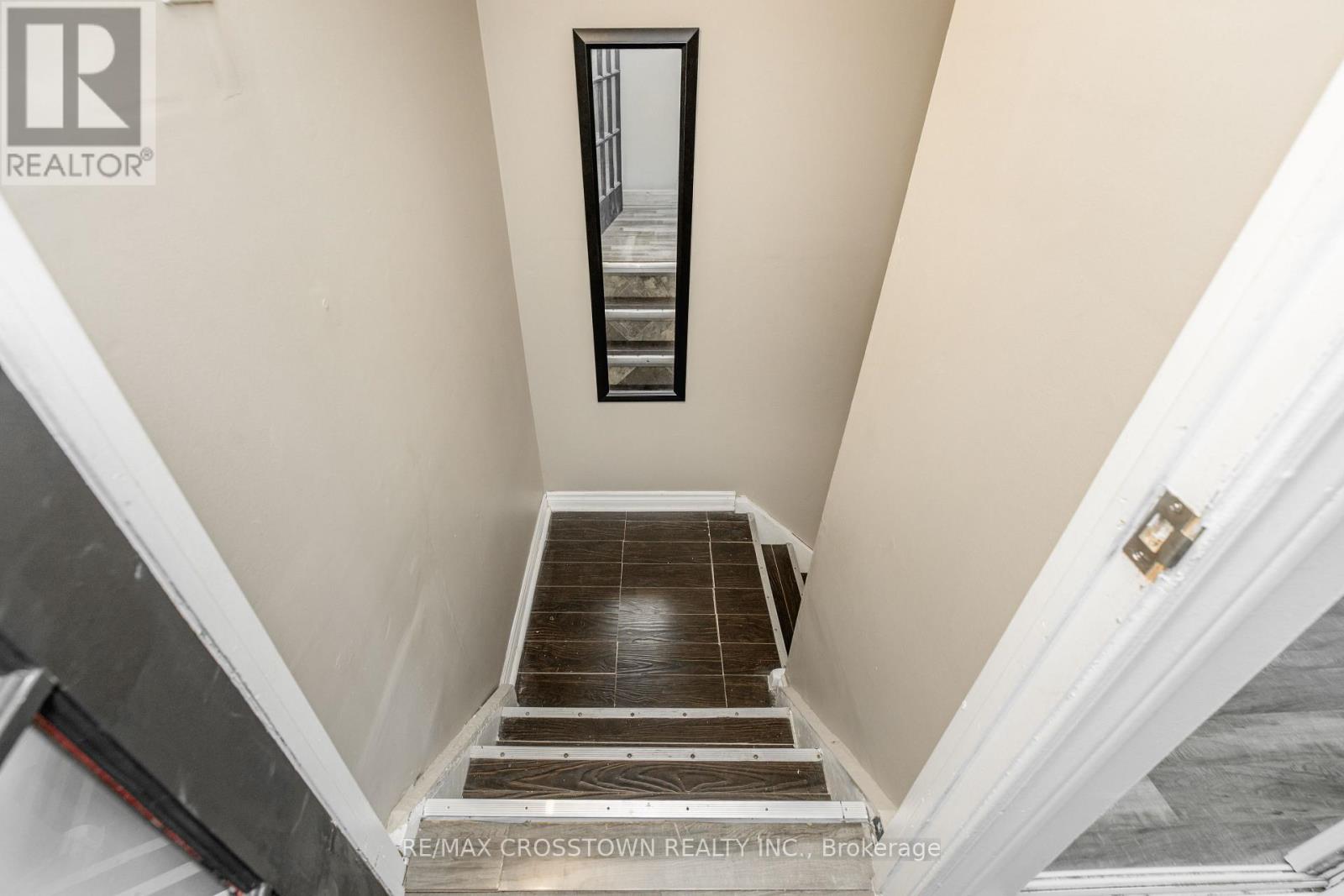 #32 52 ADELAIDE STREET - Image 30