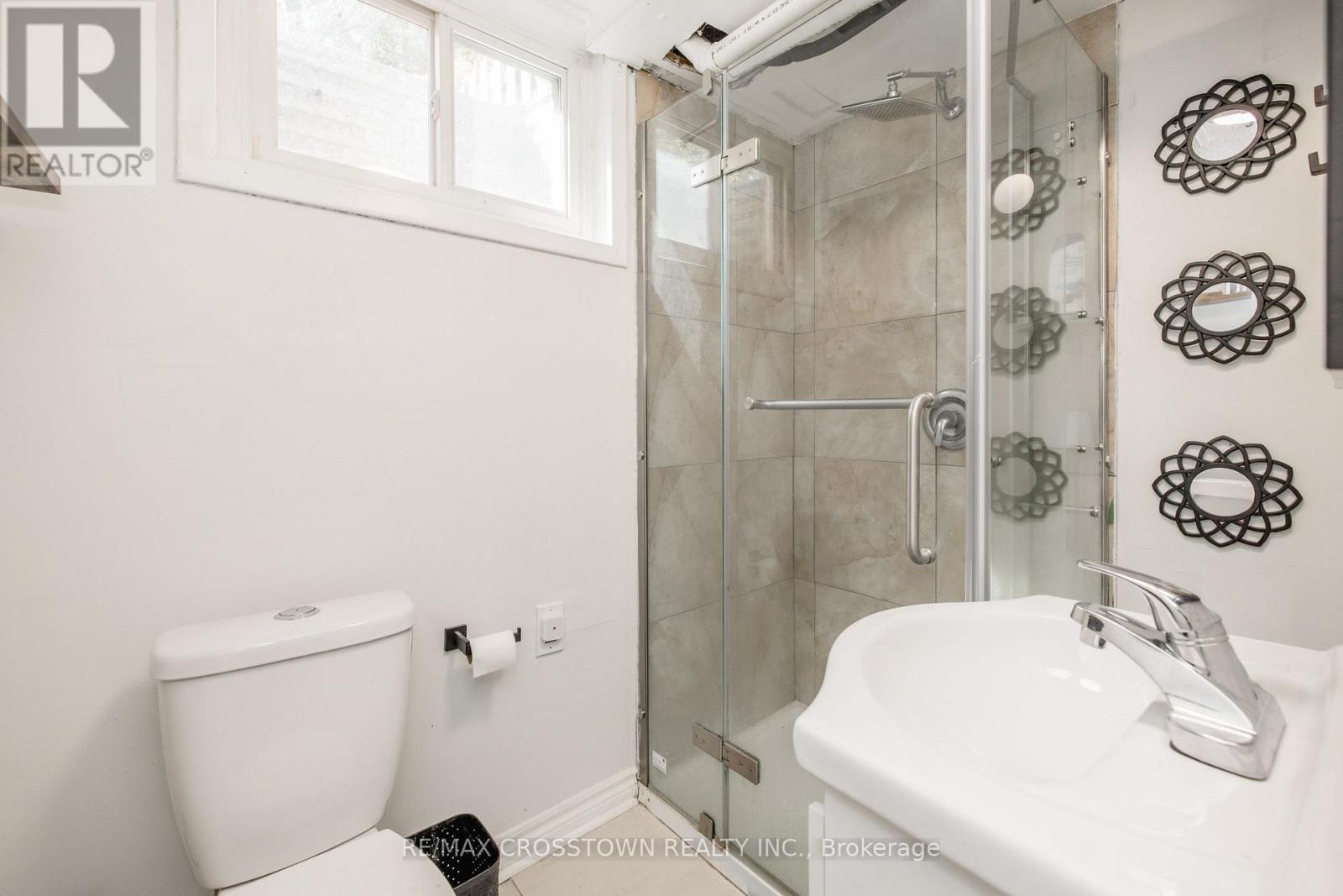 #32 52 ADELAIDE STREET - Image 35