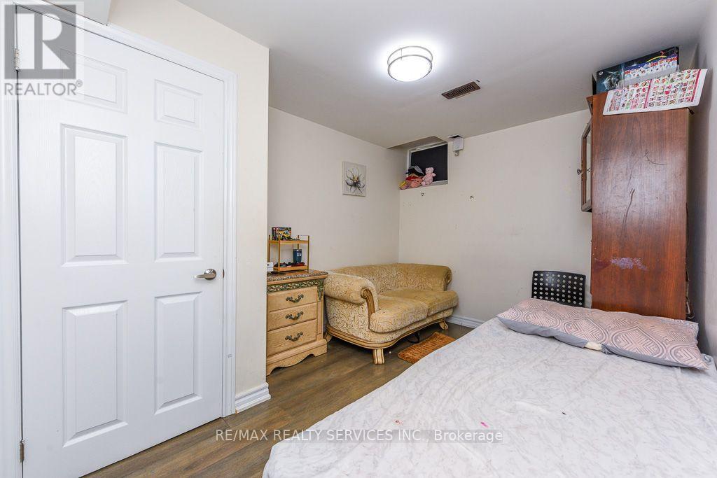 22 ROBERT PARKINSON DRIVE W - Image 30