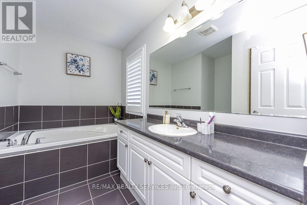 22 ROBERT PARKINSON DRIVE W - 39