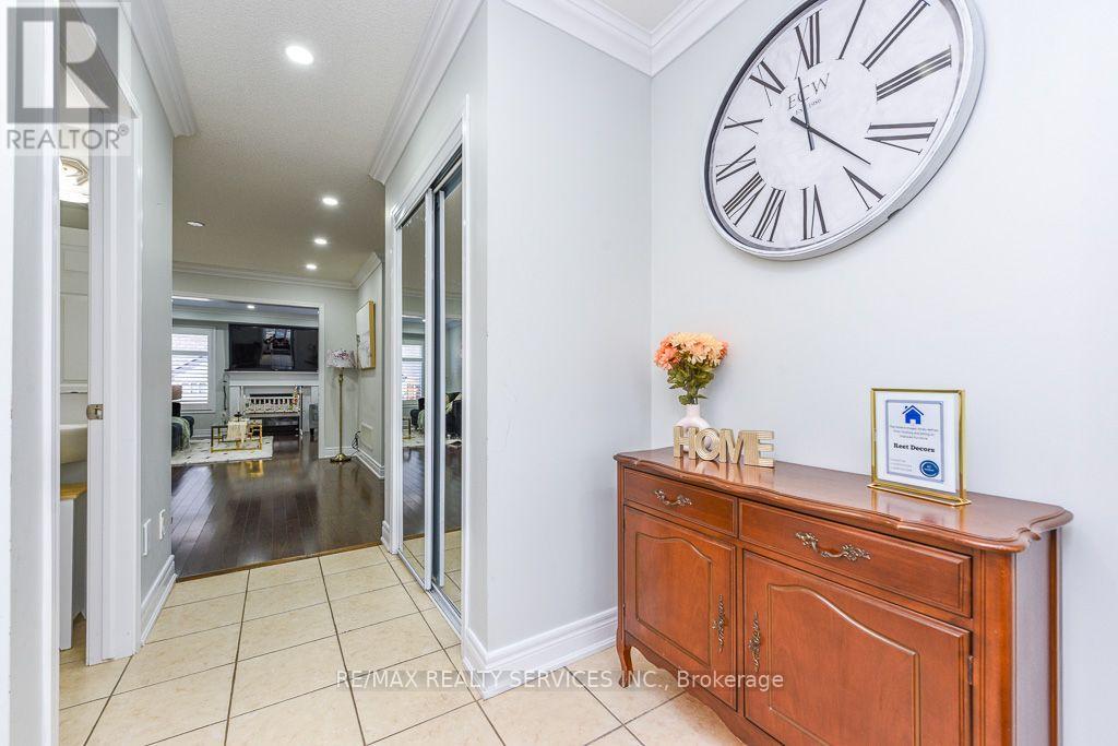 22 ROBERT PARKINSON DRIVE W - 5