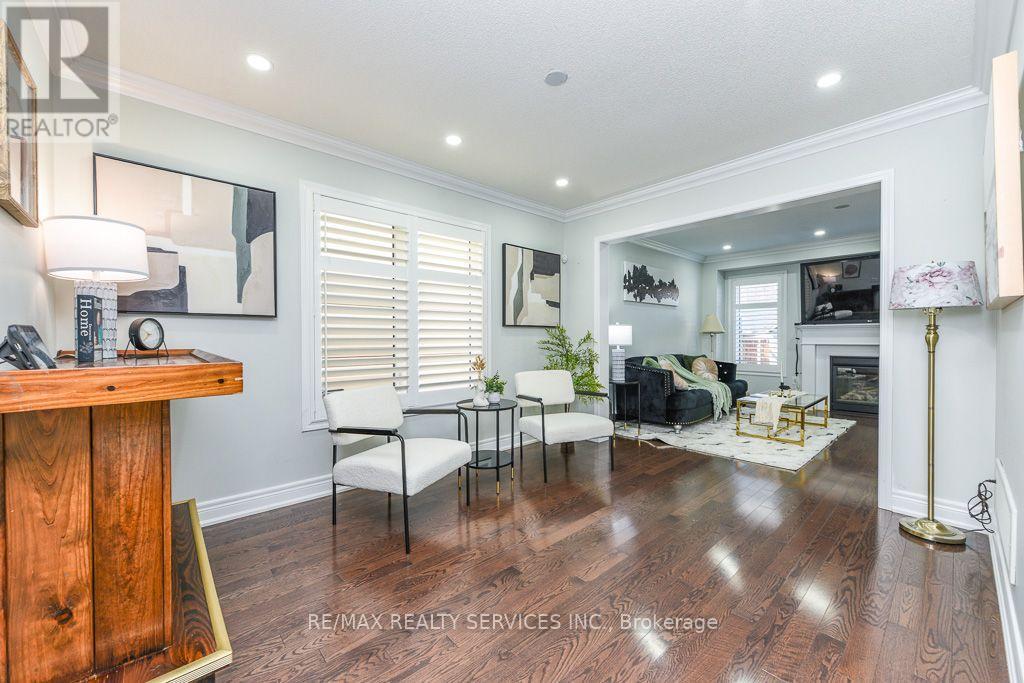 22 ROBERT PARKINSON DRIVE W - 7