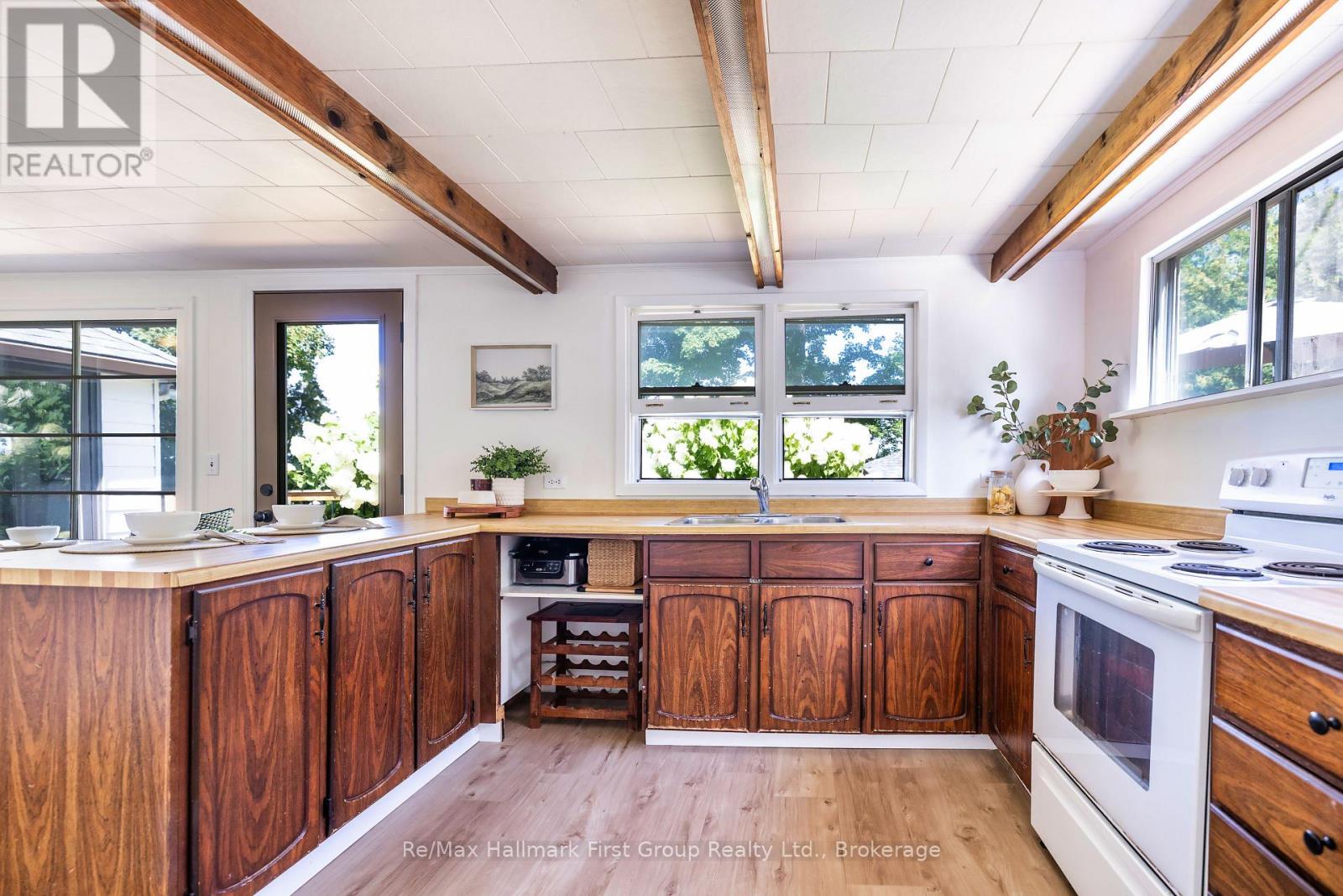 210 WRENHAVEN ROAD - 11