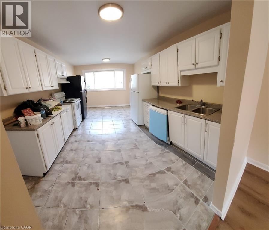 225 SHAKESPEARE Drive Unit# 9 — photo 2